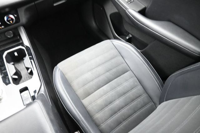 Used 2025 Mitsubishi Outlander SE FWD image 8
