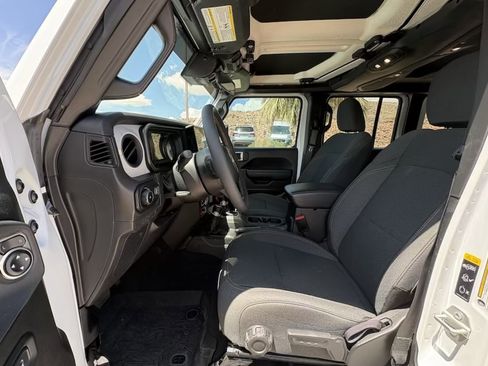 Used 2024 Jeep Wrangler Unlimited Sport AWD/4WD image 9