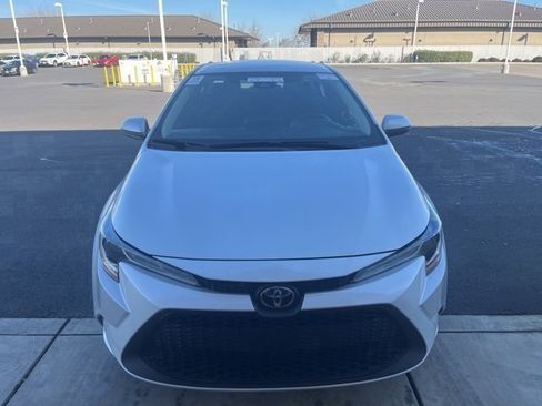 Used 2021 Toyota Corolla LE image 2