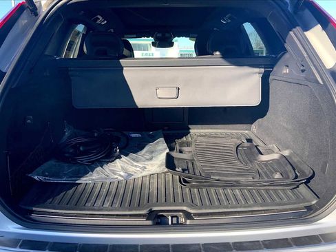 Used 2022 Volvo XC60 T8 R-Design w/ Advanced Package image 34