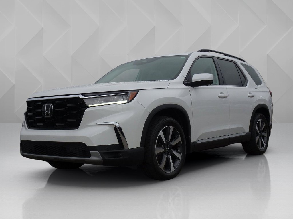 Used 2023 Honda Pilot Touring image 1