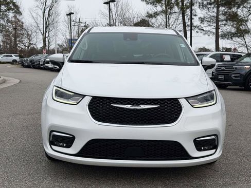 Used 2023 Chrysler Pacifica Touring-L image 25