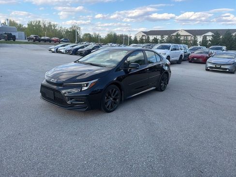 Used 2025 Toyota Corolla SE w/ SE Premium Package FWD image 2