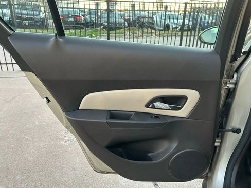 Used 2013 Chevrolet Cruze LT image 18