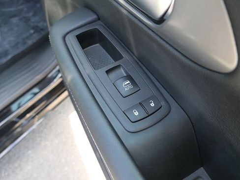 Used 2025 Chrysler Voyager LX FWD image 25