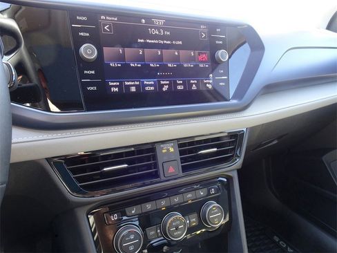 Certified 2024 Volkswagen Taos SE image 19