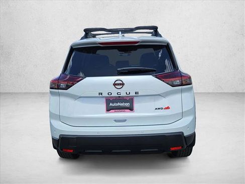 Used 2025 Nissan Rogue SV image 9
