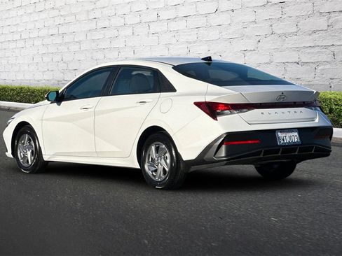 Used 2026 Hyundai Elantra SE image 6