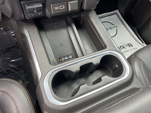 Used 2022 GMC Sierra 1500 AT4 w/ AT4 Premium Package AWD/4WD image 21