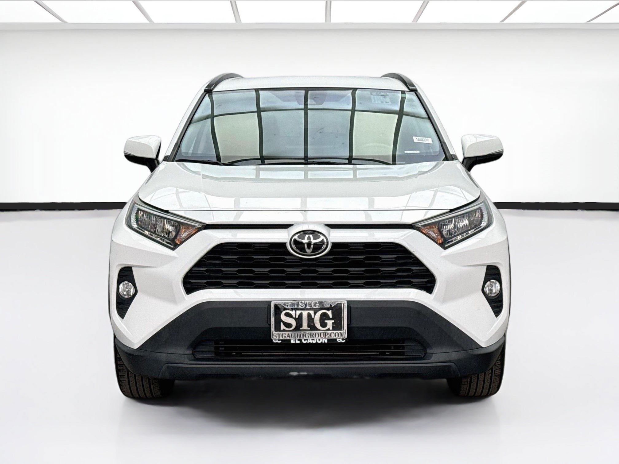Used 2021 Toyota RAV4 XLE w/ Carpet Mat Package (TMS) FWD image 2