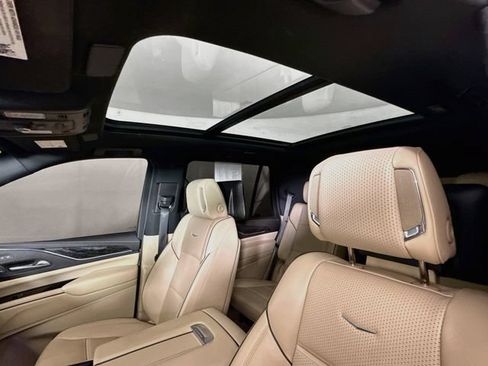 Used 2024 Cadillac Escalade Premium Luxury AWD/4WD image 24
