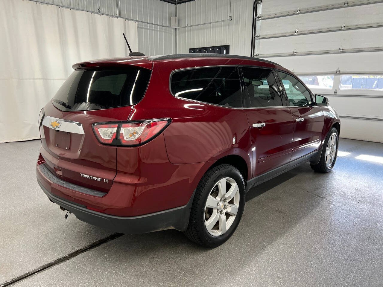 Used 2016 Chevrolet Traverse LT w/ Style and Technology Package FWD image 4