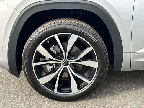 Used 2025 Volkswagen Atlas SEL Premium R-Line image 10