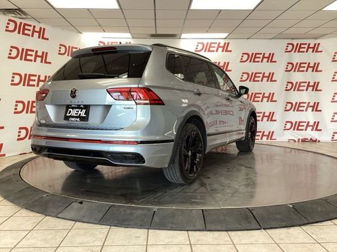 Used 2024 Volkswagen Tiguan SE R-Line AWD/4WD image 7