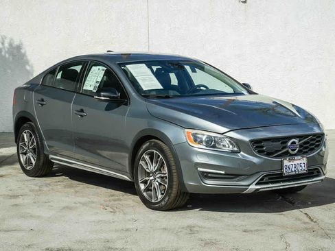 Used 2016 Volvo S60 T5 Cross Country Platinum AWD/4WD image 3