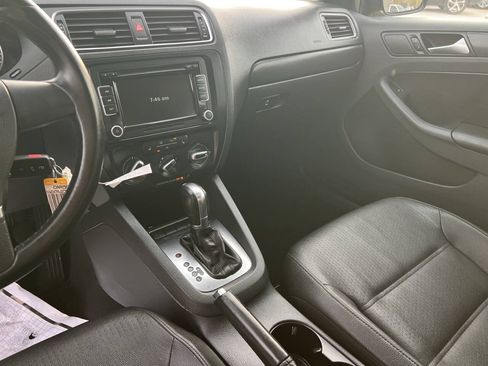 Used 2012 Volkswagen Jetta SE FWD image 12