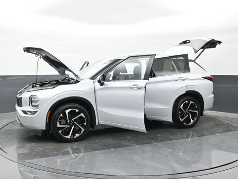 Used 2024 Mitsubishi Outlander SEL AWD/4WD image 48