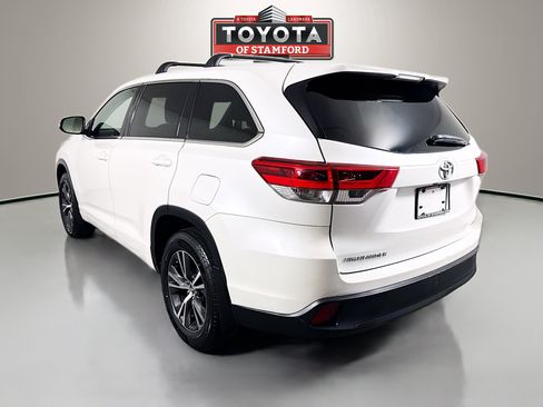 Used 2017 Toyota Highlander LE AWD/4WD image 5