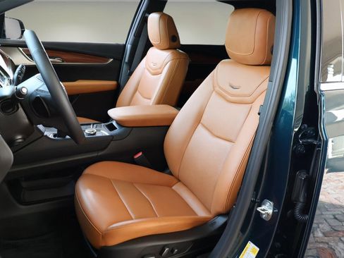 Certified 2025 Cadillac XT5 Premium Luxury image 11