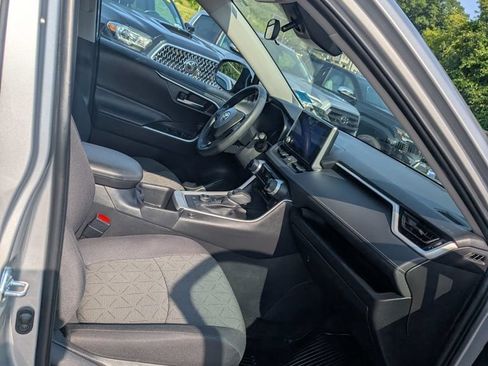 Certified 2024 Toyota RAV4 XLE AWD/4WD image 21