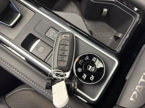 New 2026 Nissan Pathfinder SL image 36