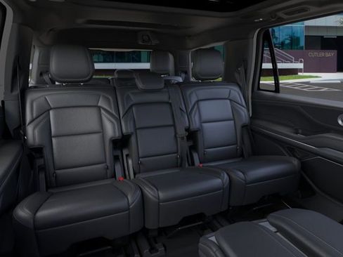 New 2025 Lincoln Navigator Reserve w/ Jet Appearance Package AWD/4WD image 11