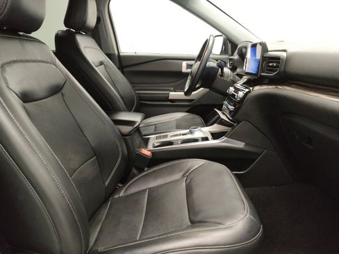 Used 2023 Ford Explorer Limited image 21