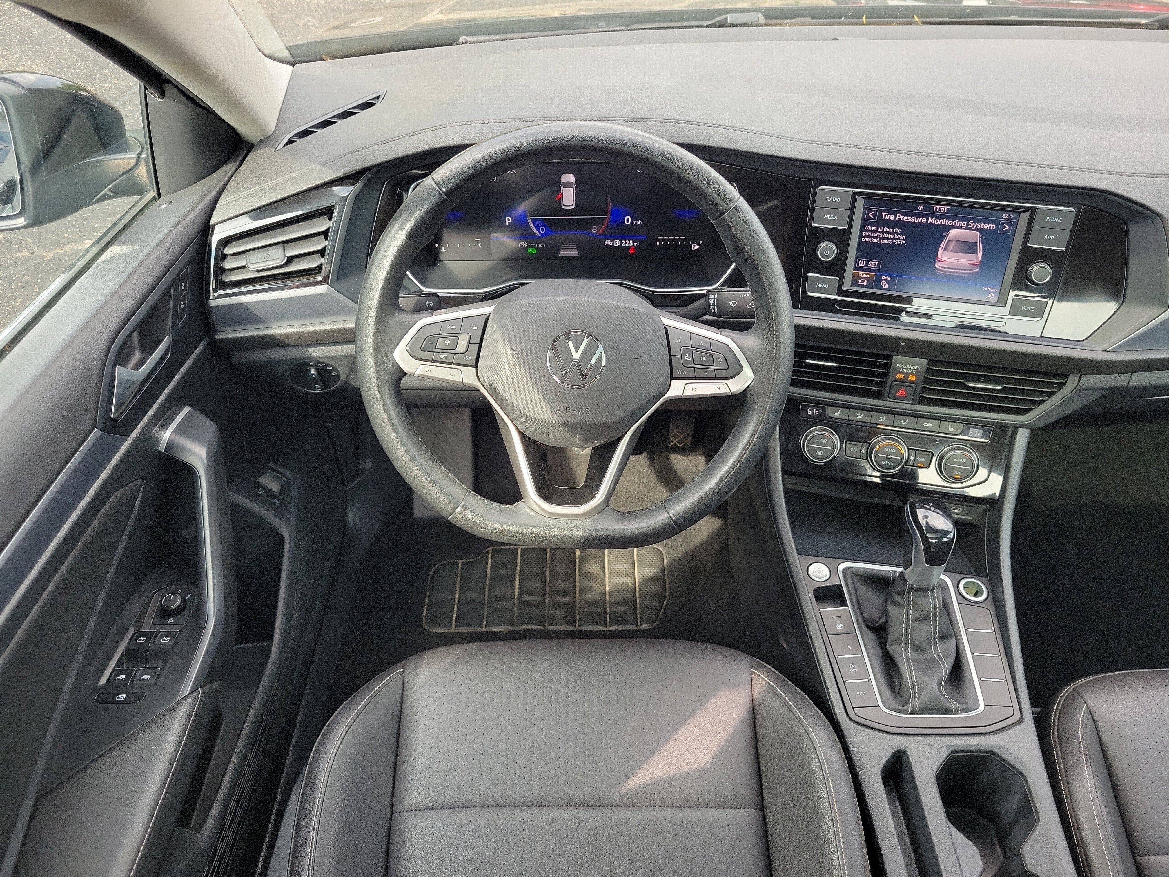 Used 2024 Volkswagen Jetta SE FWD image 11