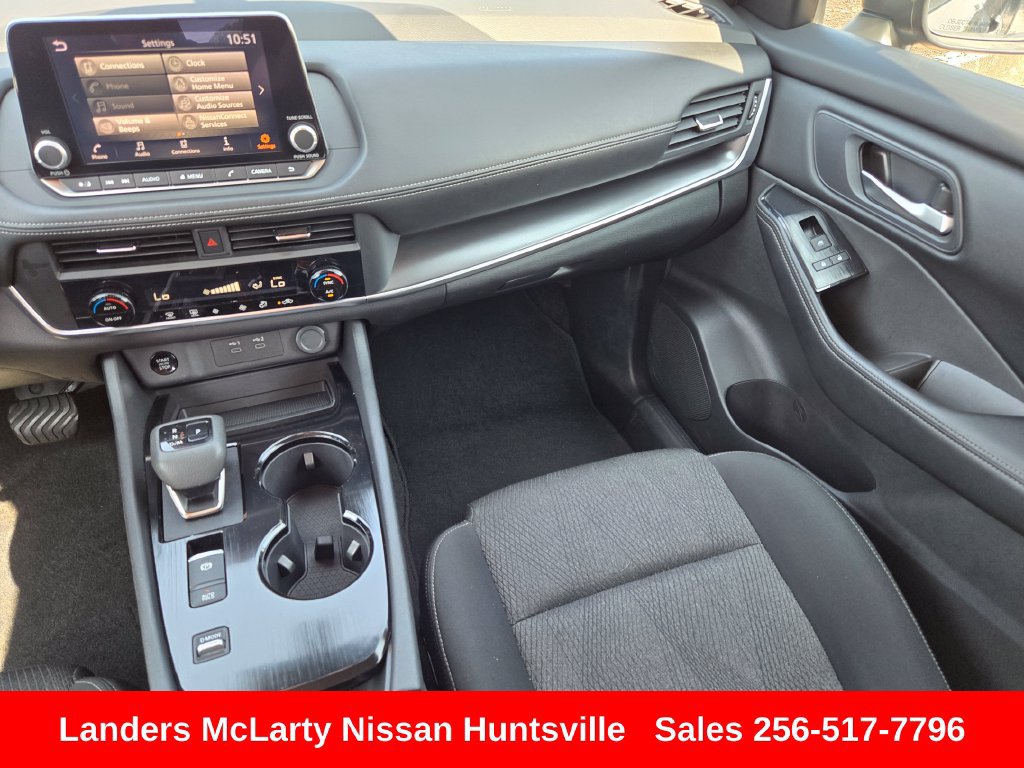 Used 2025 Nissan Rogue SV FWD image 16