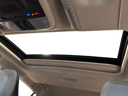 Used 2024 Subaru Crosstrek 2.0i Premium image 32