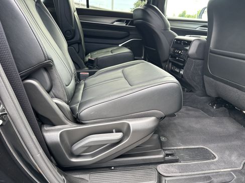 Used 2025 Jeep Wagoneer Series II w/ Premium Group I RWD image 18