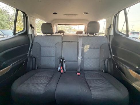 Used 2022 GMC Acadia SLE w/ Driver Convenience Package FWD image 17
