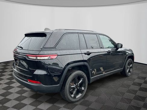 Used 2023 Jeep Grand Cherokee Altitude AWD/4WD image 5