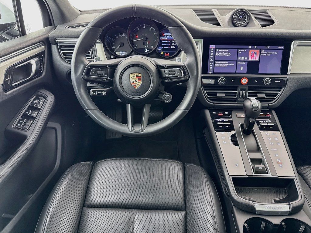 Certified 2025 Porsche Macan AWD/4WD image 25