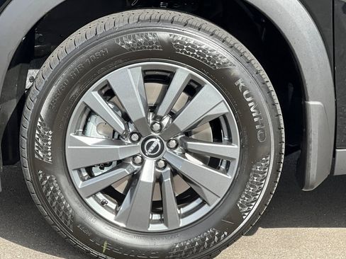 New 2025 Nissan Pathfinder SV image 32