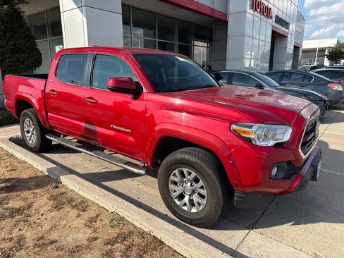 Used 2019 Toyota Tacoma SR5 RWD image 3