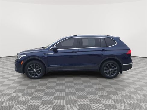 Used 2022 Volkswagen Tiguan SE AWD/4WD image 1