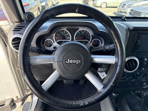 Used 2010 Jeep Wrangler Unlimited Sahara AWD/4WD image 27