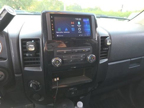 Used 2013 Nissan Titan SV AWD/4WD image 13