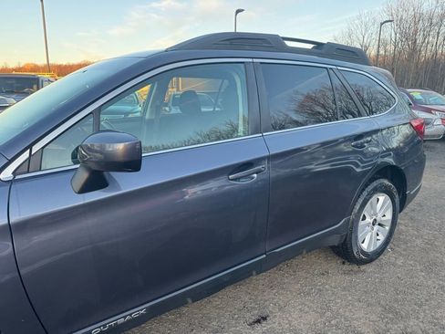Used 2017 Subaru Outback 2.5i Premium image 11