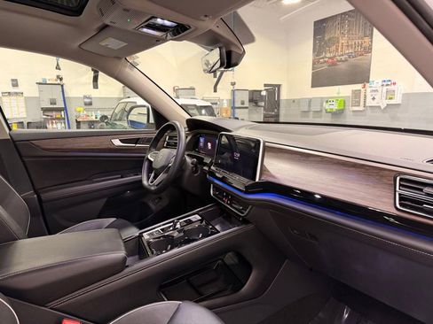 Used 2024 Volkswagen Atlas SEL Premium R-Line AWD/4WD image 29