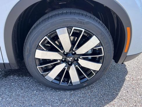 New 2026 Mitsubishi Outlander SE image 13