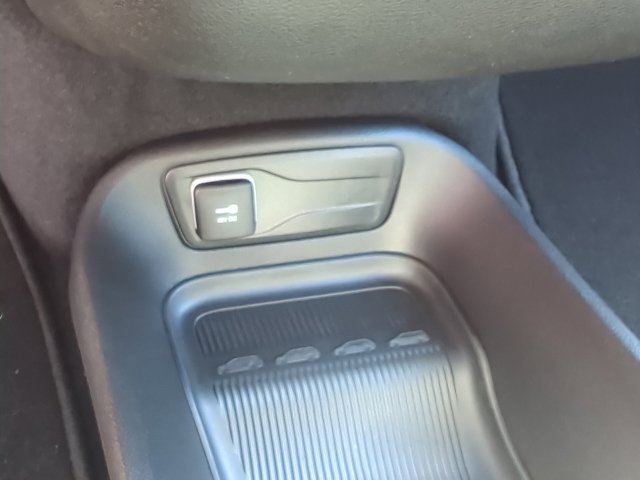 New 2027 Chrysler Pacifica Select w/ Family Tech Group FWD image 19