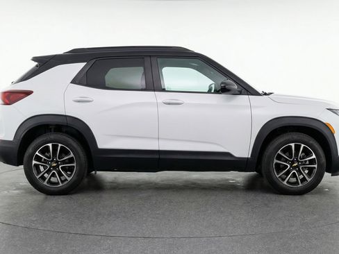 Used 2025 Chevrolet TrailBlazer LT FWD image 11