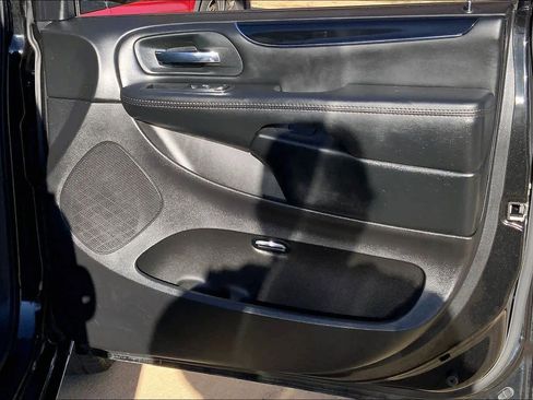 Used 2020 Dodge Grand Caravan SE image 22