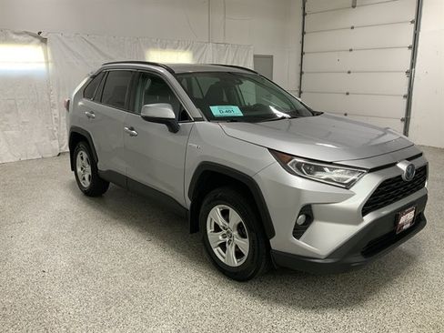 Used 2020 Toyota RAV4 XLE w/ XLE Grade Weather Package AWD/4WD image 4
