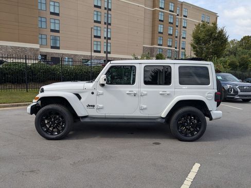 Used 2021 Jeep Wrangler Unlimited Sahara image 6