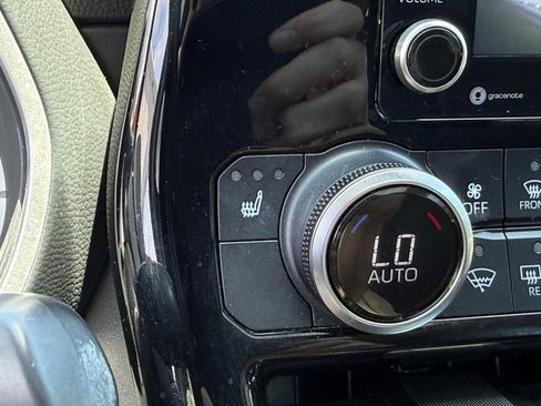 Used 2021 Toyota Highlander XLE FWD image 30