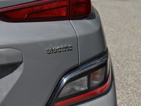 Used 2023 Hyundai Kona SE w/ Cargo Package FWD image 37