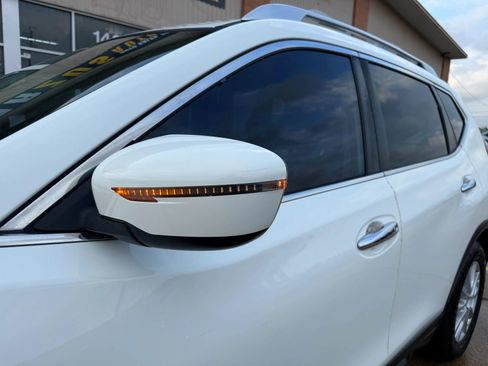 Used 2019 Nissan Rogue SV image 14